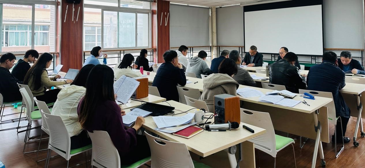 成人小说
党委理论中心组（扩大）会议专题学习“‘新财经’战略升级”