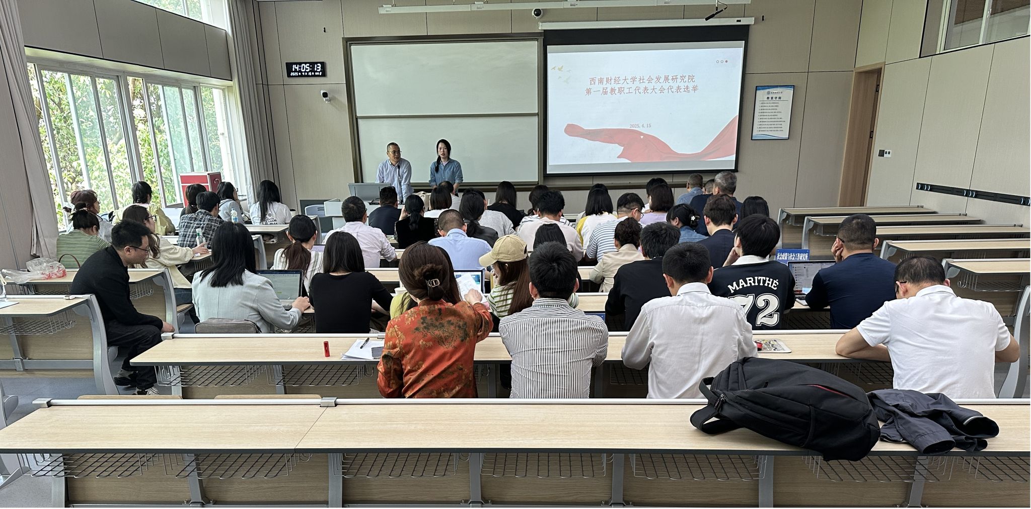 成人小说
顺利成立第一届教代会