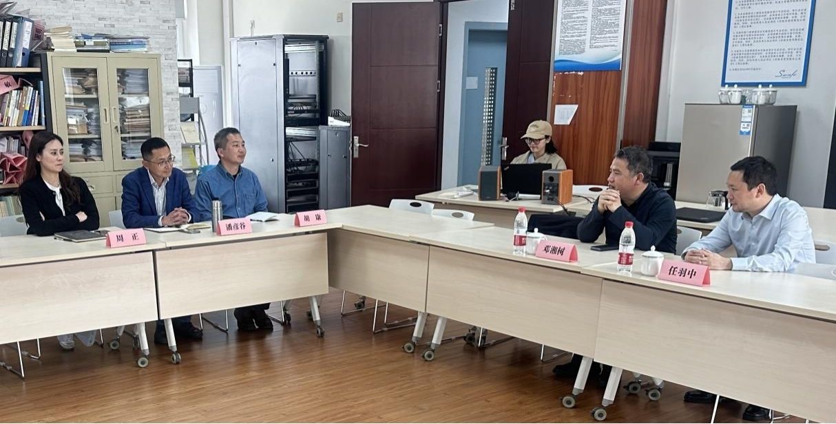 北京大学副校长任羽中莅临成人小说
指导工作