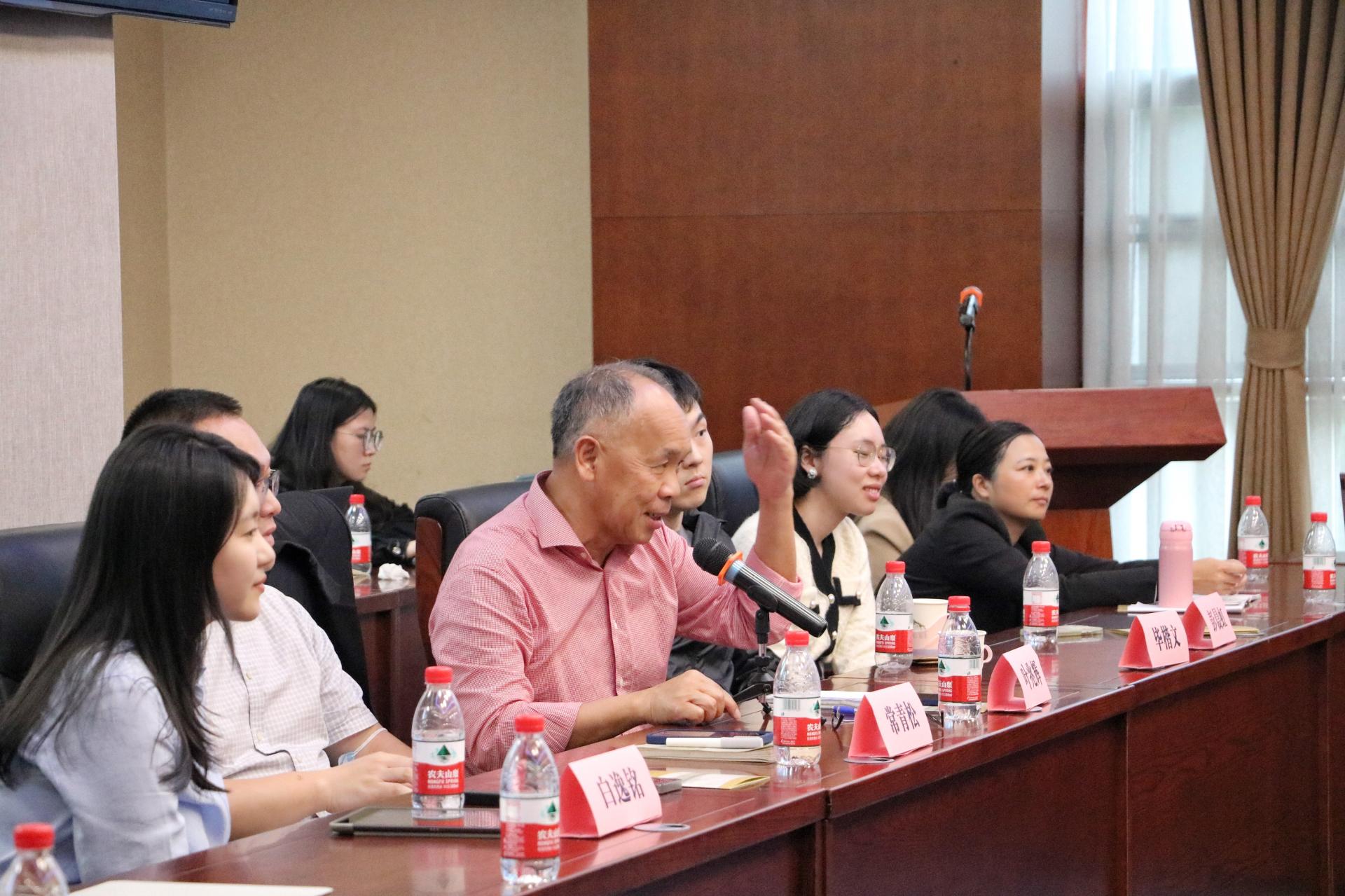 香港大学社会科学学院副院长叶兆辉教授莅临成人小说
开展讲座及双边研讨会