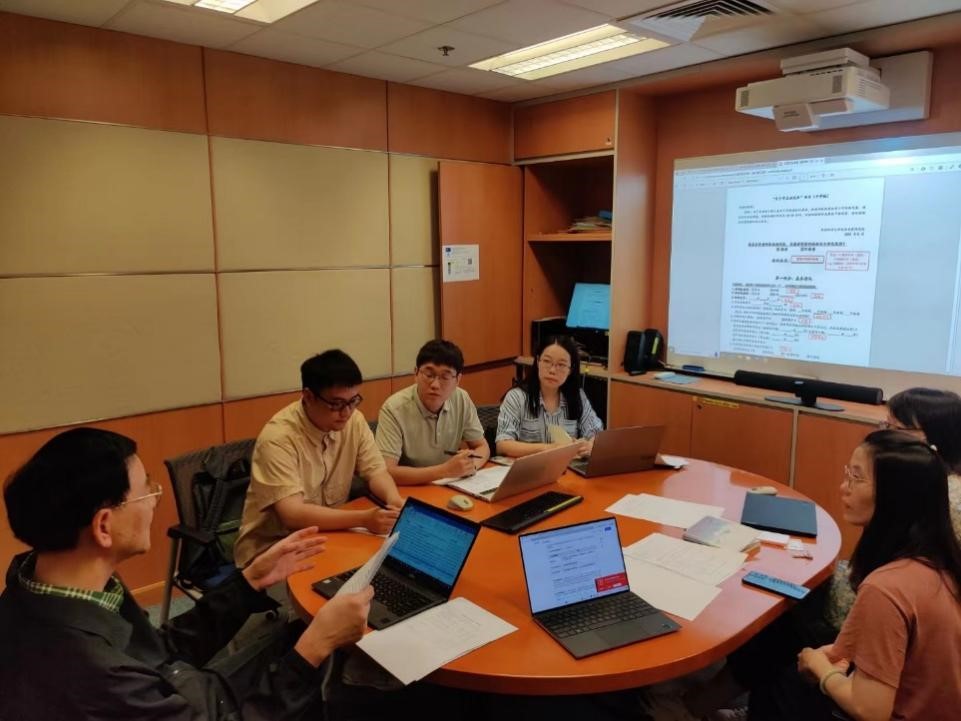 成人小说
学生前往香港理工大学进行学术交流